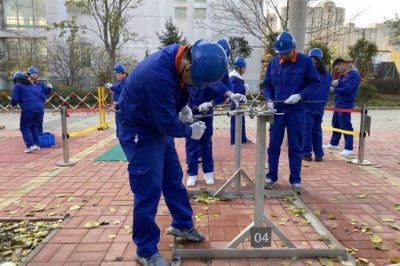 韩城市供电公司新员工在实训基地学习