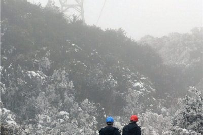 贵州六盘水普降大雪-电网安全稳定运行