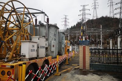 110千伏旗利线高寒覆冰重区段开展直流融冰演练