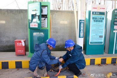 临朐县供电公司排查充电桩保障绿色出行