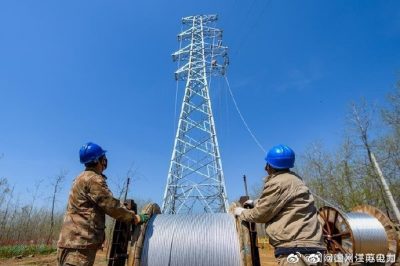 抓住晴好天气精心施工助力春耕