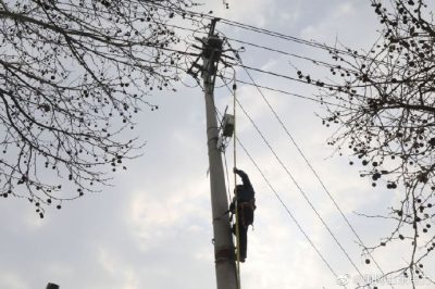 消缺：10千伏蔡庄线隔离开关放电打火