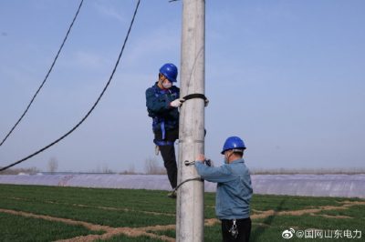10千伏廿里堡线冯庄支线进行施工