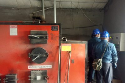 养殖户故障及时抢修 保障鸡苗取暖用电
