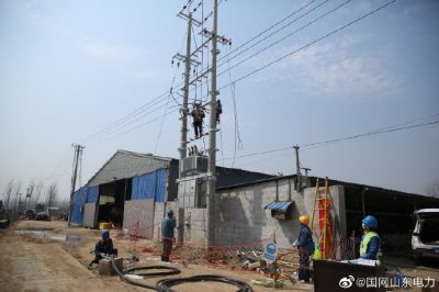 温水镇配网升级改造 确保居民用上可靠电