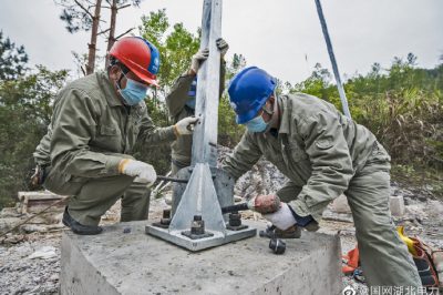 鹤峰县供电公司新建10千伏容新线进入攻坚阶段