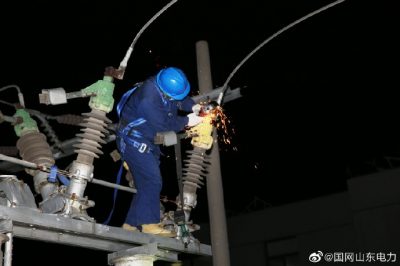 35千伏日庄变电站的7组刀闸开展整体更换工作