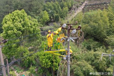 因地制宜开展不停电作业 助推山区电网建设