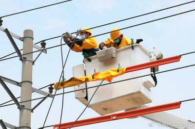 250千伏安变压器带电接火保居民用电