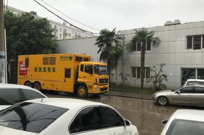 315千伏安应急发电车为汽车4S店持续供电