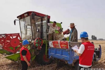 现场讲解电力设施保护、安全用电注意事项