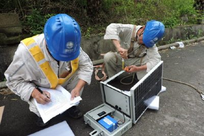 新智能设备-一台架空暂态录波型远传故障指示器