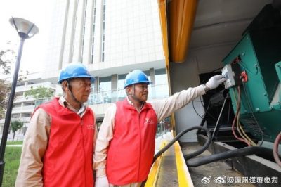 巡视配电室设备为中考保电护航