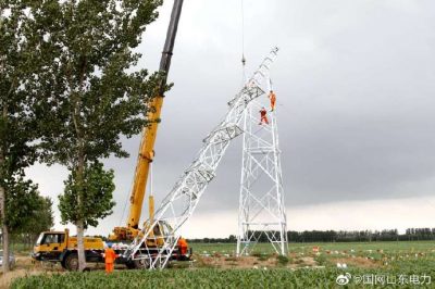 35千伏配出工程现场组立铁塔、附件安装