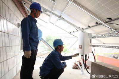对起凤镇夏庄村光伏发电设备进行上门巡检