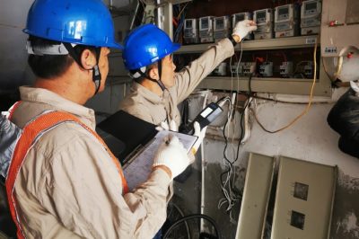 为居民电量突增用户开展电表校验