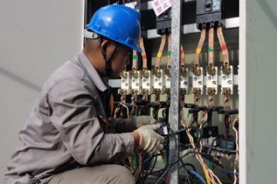 学前小区3号变电所进行智能配电终端（TTU）安装施工