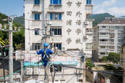 对临海市外国语学校周边线路进行排查整改