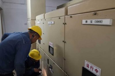高新供电分公司组织工作人员对辖区内开闭所进行雨天特巡工作
