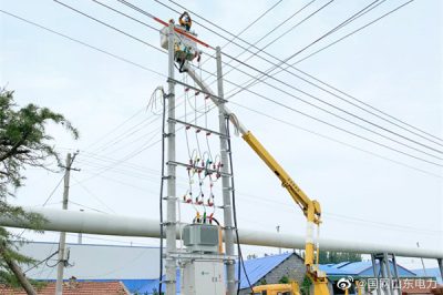 在兰山区10千伏朱保十七线99号电杆为东禅村社区新安装400千伏安变压器送电