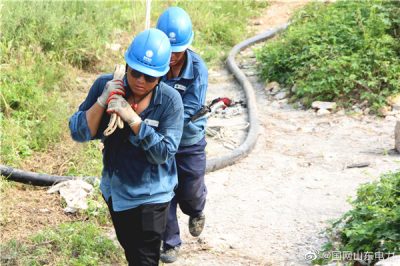 头顶烈日奋战在10千伏程东线升级改造