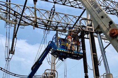 在500千伏东善桥变电站开展电流互感器更换工作