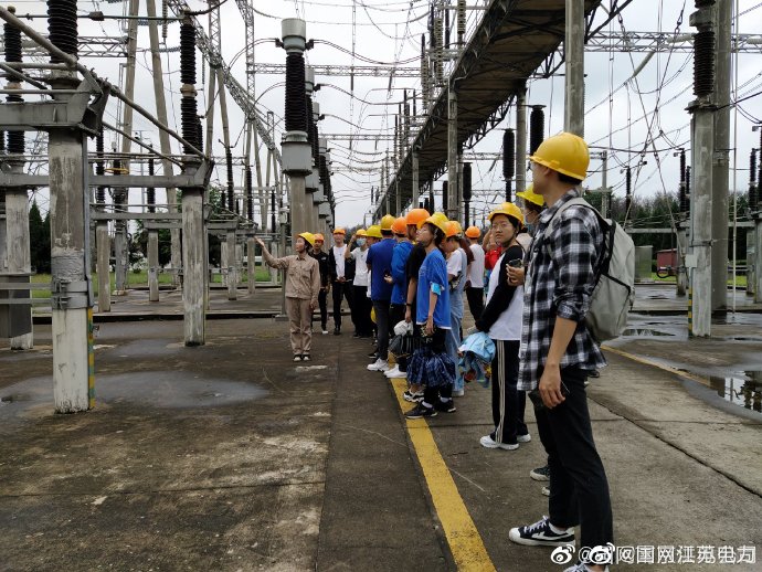 前往南京220千伏殷巷进行参观学习