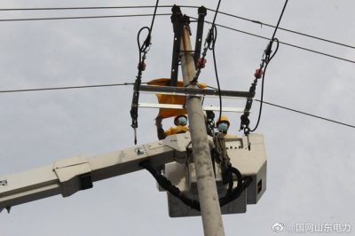 高温下的“黄金甲” 保台区持续用电