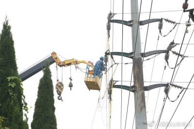 高空作业 保障电网稳定运行