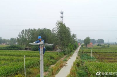 完成薛湖镇侯楼村5G基站400伏“转改直”供电线路立杆工作