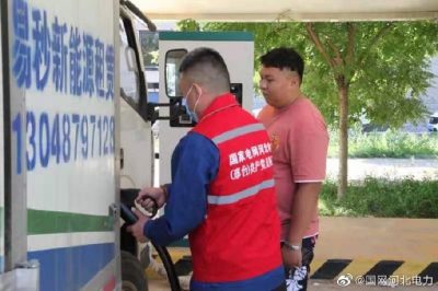 为客户介绍电动车充电桩的使用步骤、普及用电知识