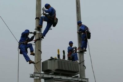 国网无极县供电公司简化流程、提速进度，确保企业尽早用电