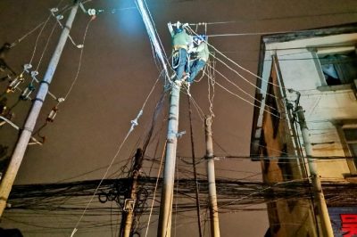 深夜抢修急送电 只为万家灯火通明