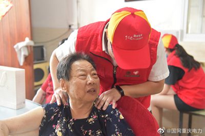 “红马甲”走进敬老院，倾听老人心声