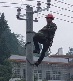 在10千伏法高线新泽#2变台区进行负荷调整及隐患整改工作