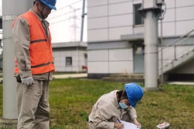 来到500千伏三汊湾变进行全站避雷器带电测试