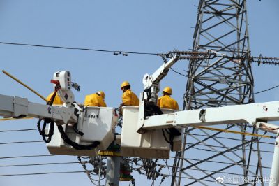 在10千伏养殖线带电安装隔离开关