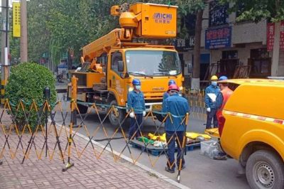 对辖区内10千伏线路进行带电检修