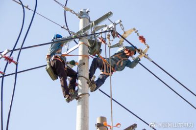 改造线路强配网 用电再添新动力