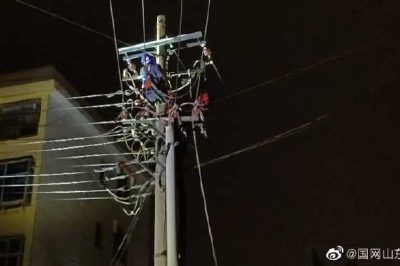 夜间抢修 居民用电有保障