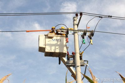 新上200千伏安变压器实施带电接火