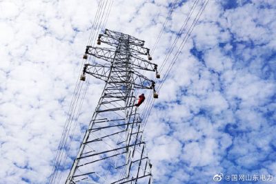 在110千伏上林送出工程D18、D19号段进行附件安装