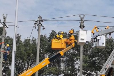 绍兴供电公司首台人工智能带电作业机器人上岗