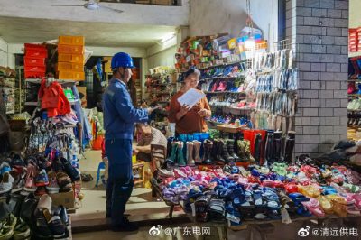 串街走巷为群众解读安全用电的政策要求