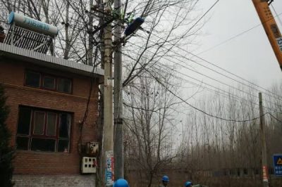 在10千伏762庄头线沿线多个施工点对线路实施综合改造