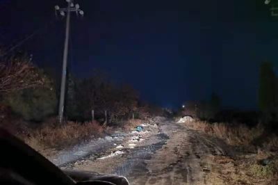 营配二班运维人员夜间测温发现线路有发热