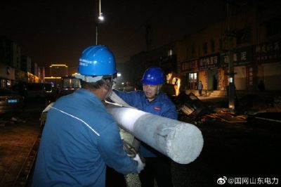 抢修10千伏府前线城东支因外力损坏的用户设备