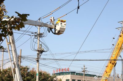 对10千伏长山线6号杆开展带电迁移工作