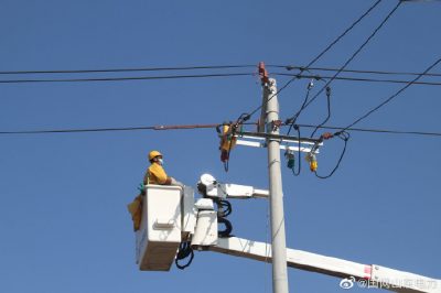 10千伏窑厂线带电安装跌落式熔断器