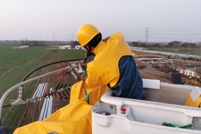 对10千伏刘寨线85号处理线进行带电消缺